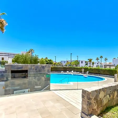 Daire Two Bedrooms With Amazing Pool In Playa de las Américas
