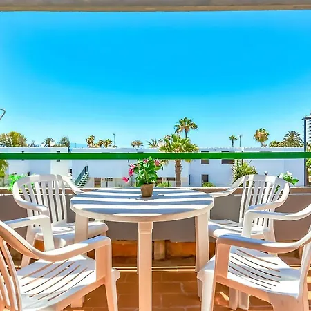 Two Bedrooms With Amazing Pool In Playa de las Américas